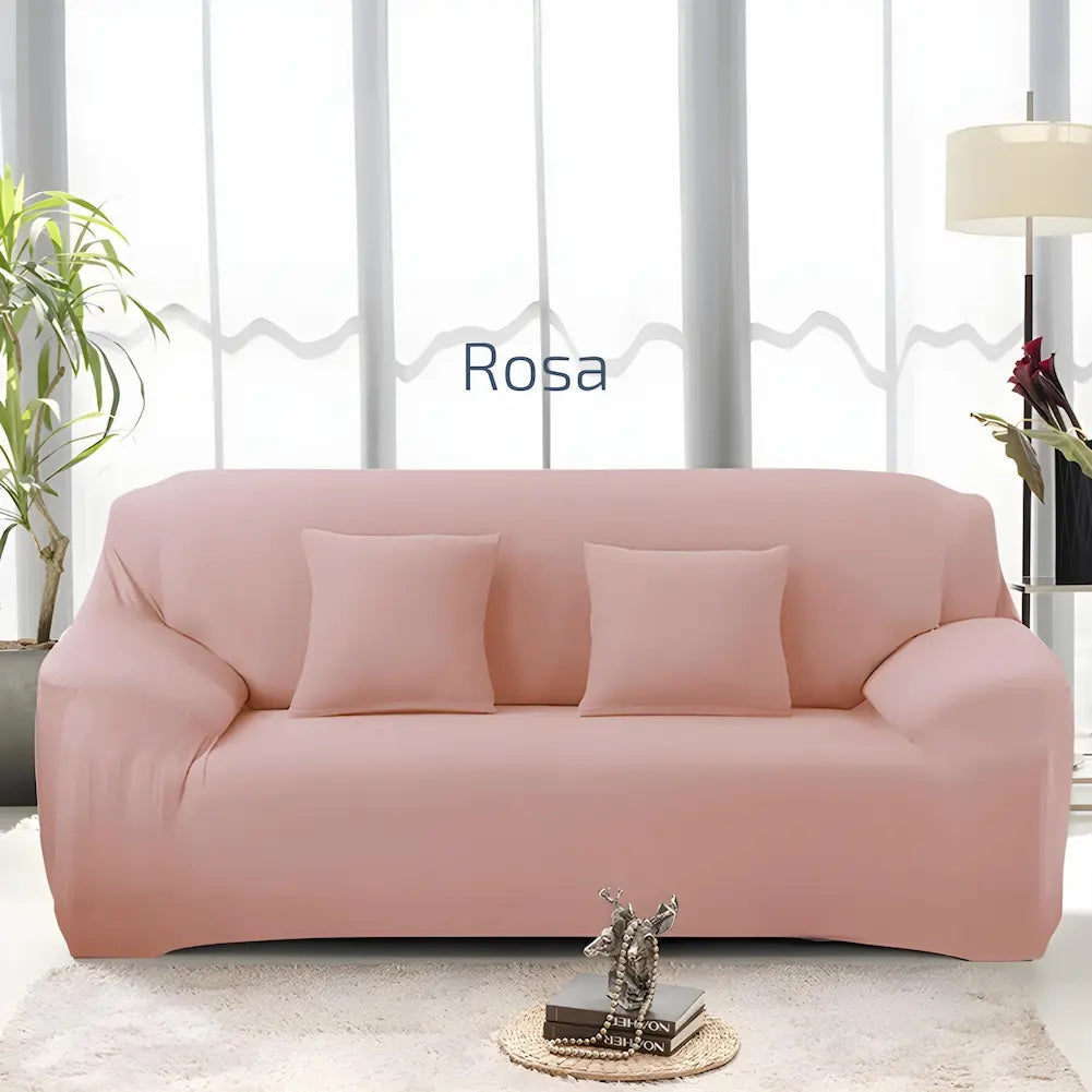 Imagem de uma sala clara com um sofá rosa. O sofá tem três almofadas rosa combinando. Ao lado esquerdo, há uma planta, e à direita, uma luminária de chão. Texto central: "Rosa". Uma pequena mesa de centro com livros e uma escultura está à frente do sofá.
